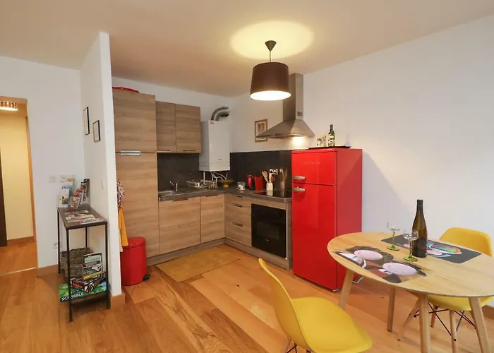 Au Buisson De Roses *