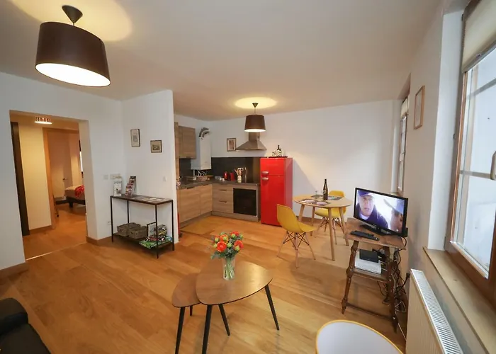 Au Buisson De Roses *